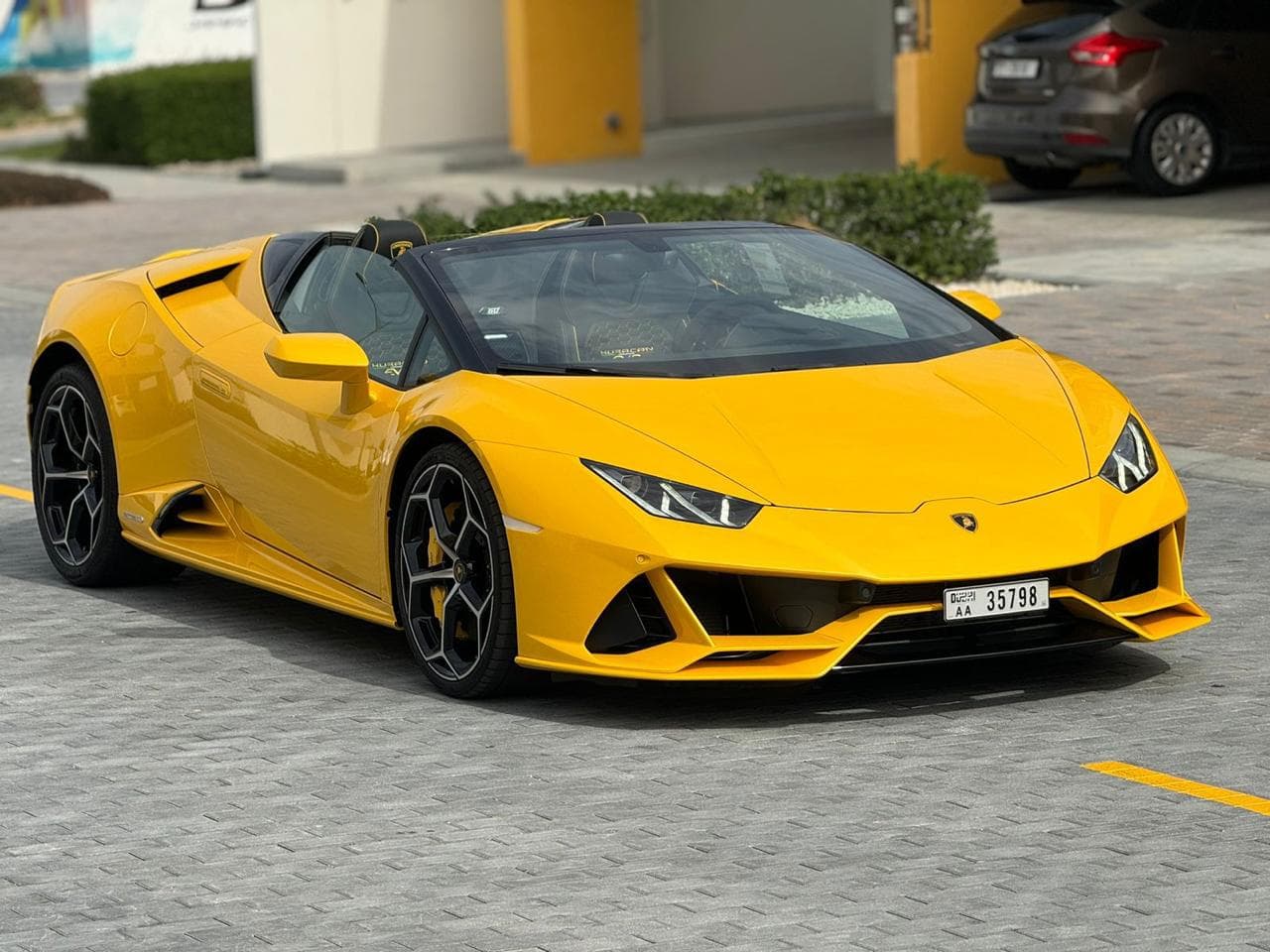 How to rent Lamborghini in Dubai from Luxus Car Rental
