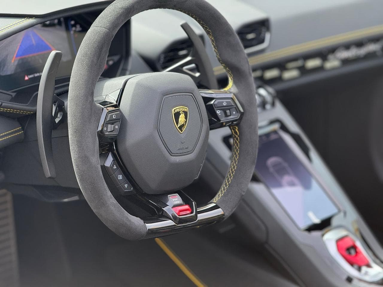 Lamborghini Huracan Evo Spyder 2024 - Image 6