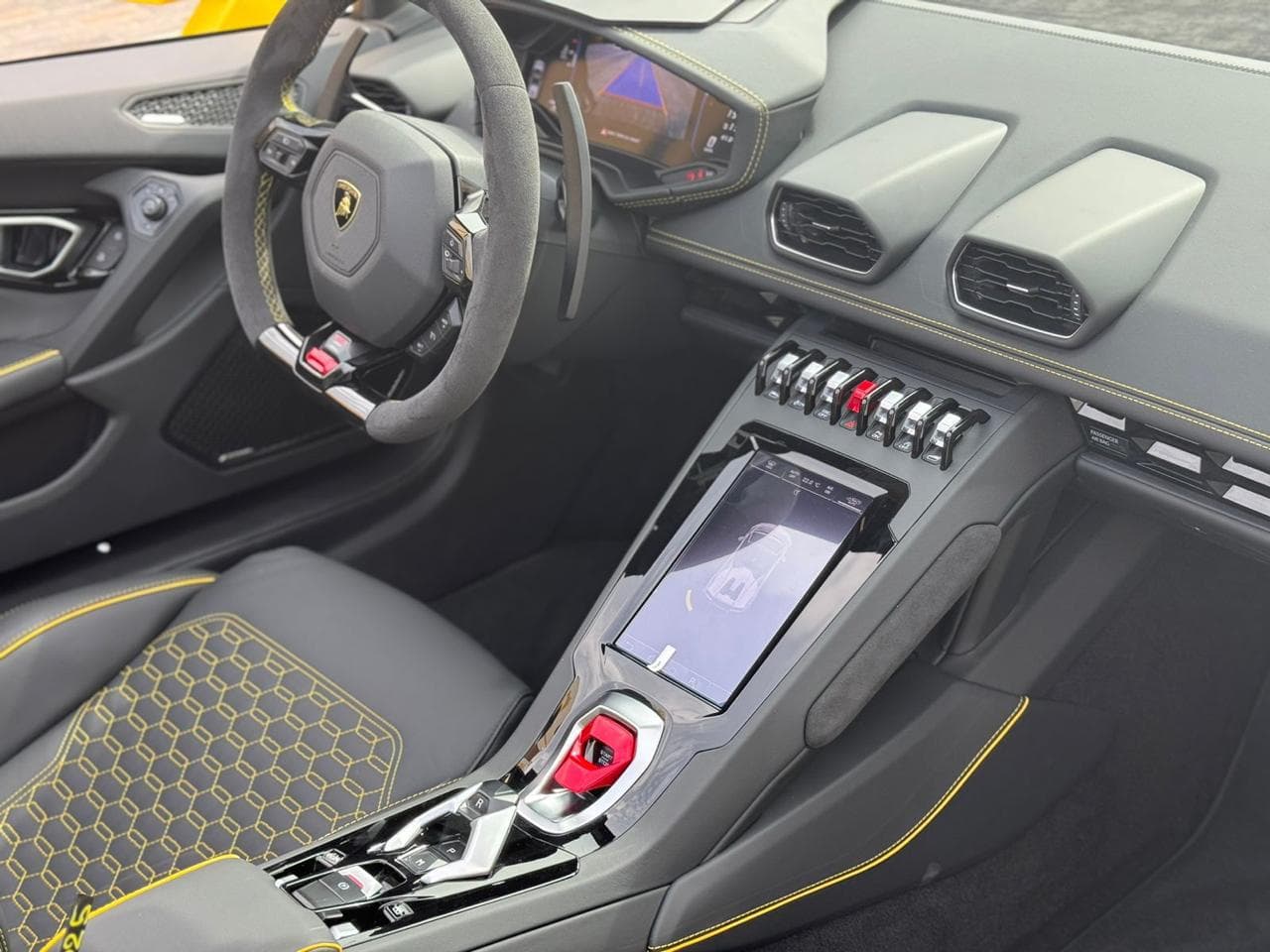 Lamborghini Huracan Evo Spyder 2024 - Image 8