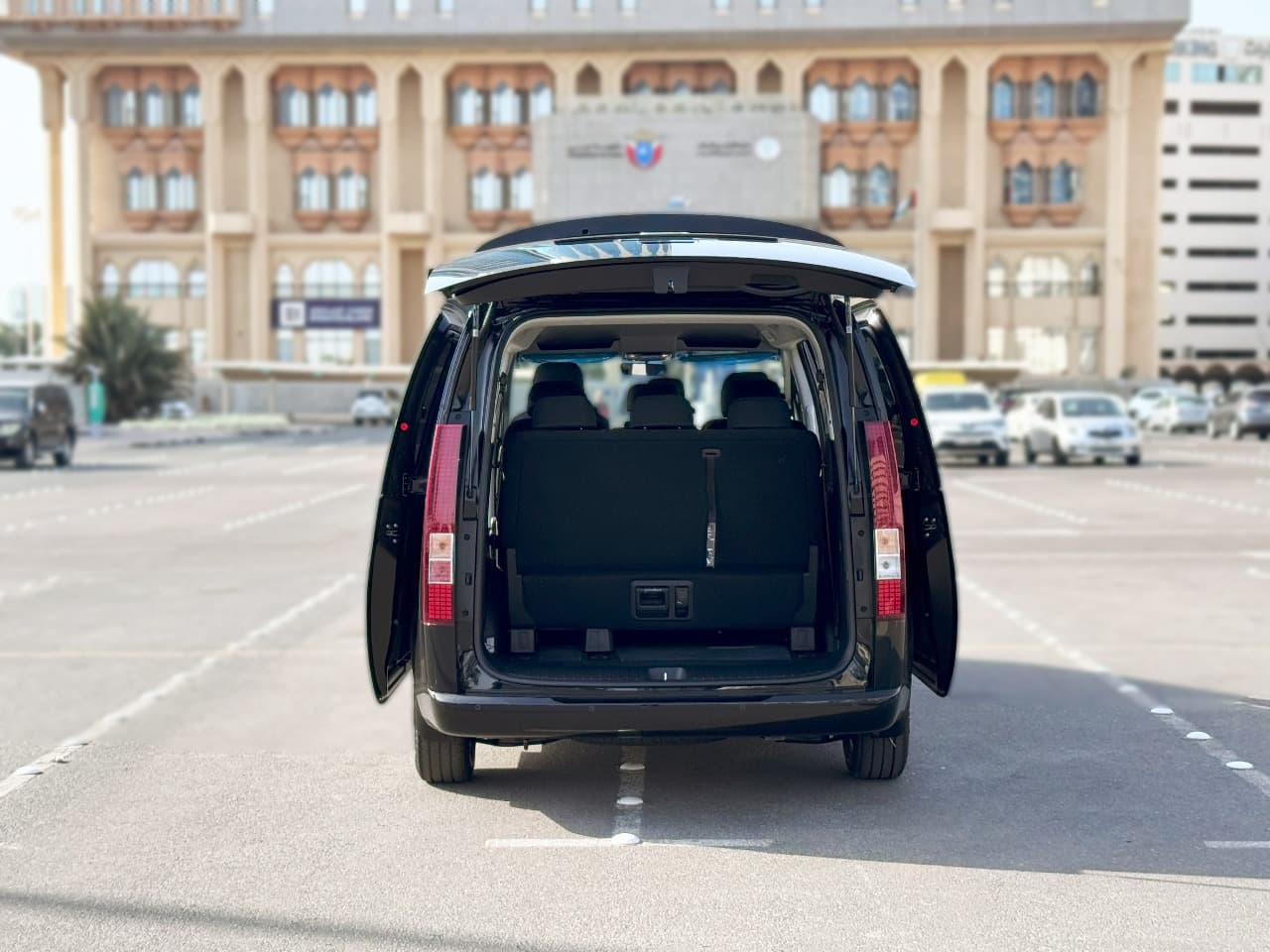 Hyundai Staria 2025 11 S - Image 4