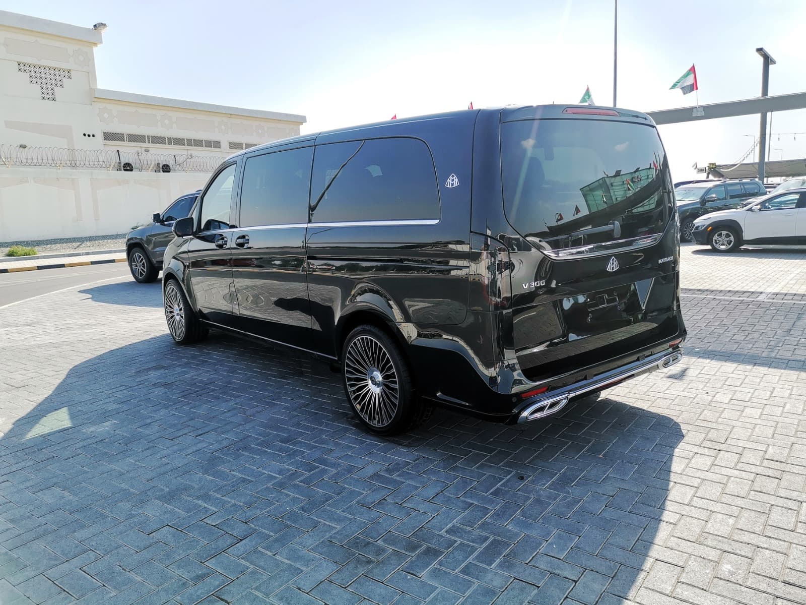 Mercedes-Benz Maybach V300 2023 - Image 3