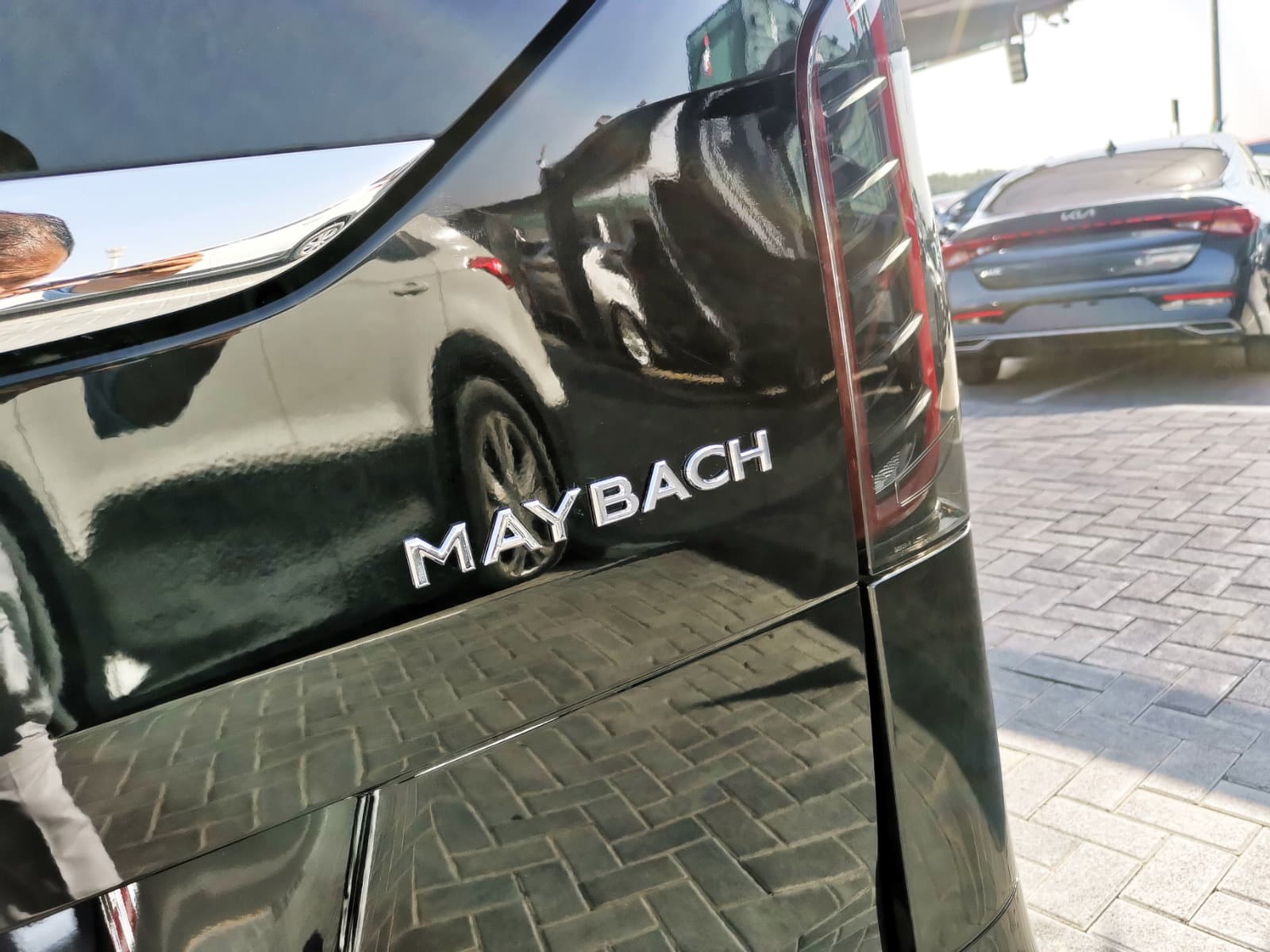 Mercedes-Benz Maybach V300 2023 - Image 7